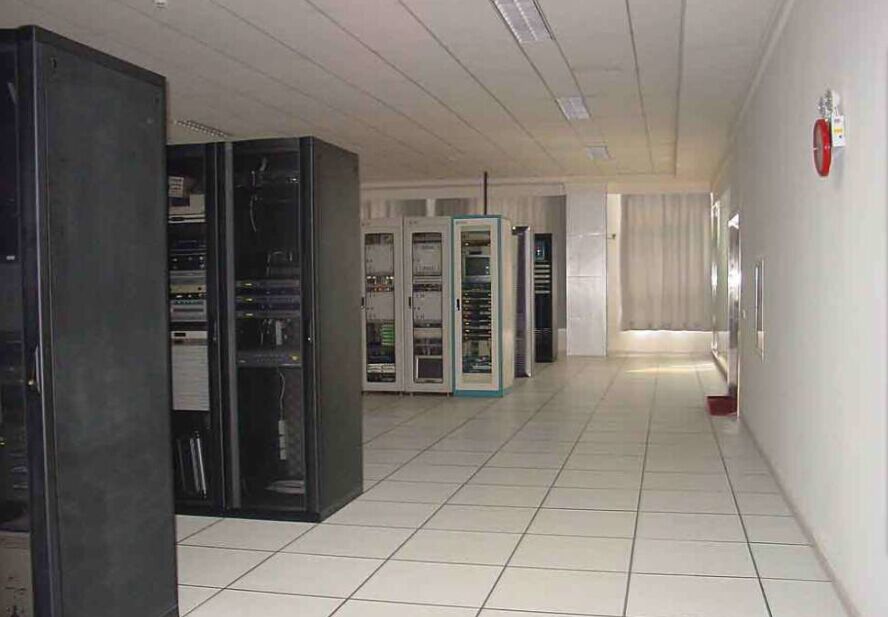 以防止相互之间的电磁干扰