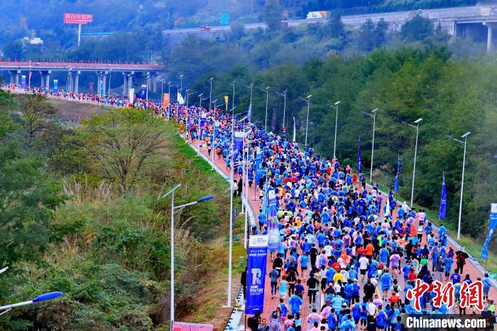 从城市钢筋丛林迈向山水田园的田园风马拉松正