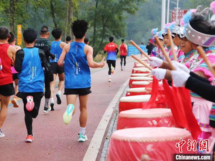 从城市钢筋丛林迈向山水田园的田园风马拉松正
