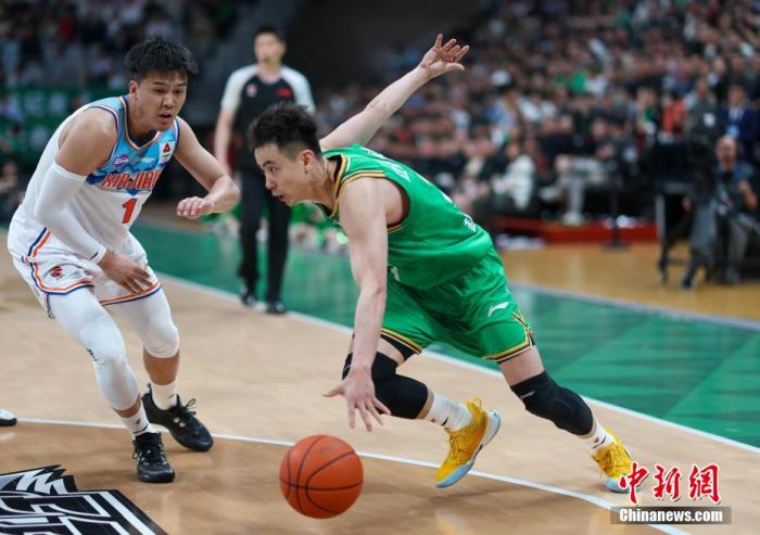 辽宁男篮对新疆实现4-0横扫，夺得本赛季冠军并