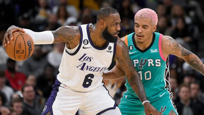 41岁詹姆斯遭勇士骑士报价中产引争议