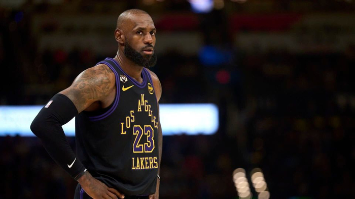 湖人核心里夫斯伤停冲击季后赛顶薪续约