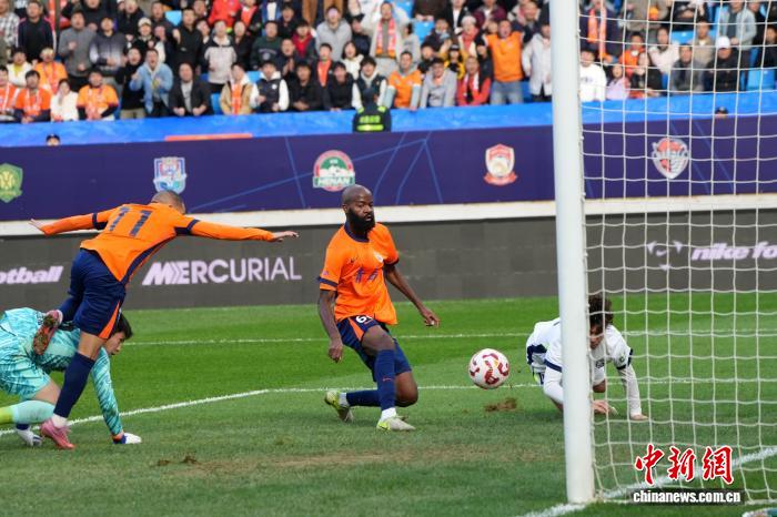 青岛海牛10力克武汉三镇 把控保级主动权