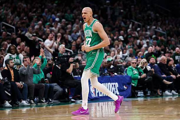 76人逆转凯尔特人系列赛1-1 沃尔什低迷成败因