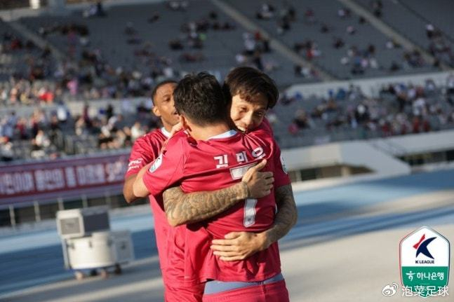 p全北现代汽车绝杀浦项终结三轮不胜，李刚仁欧